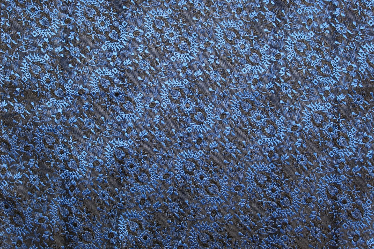 Skinny Design Necktie & Pocket Square by Vittorio Farina (NH - SD - 0002) for Independent Retail Stores by Dubal Brothers