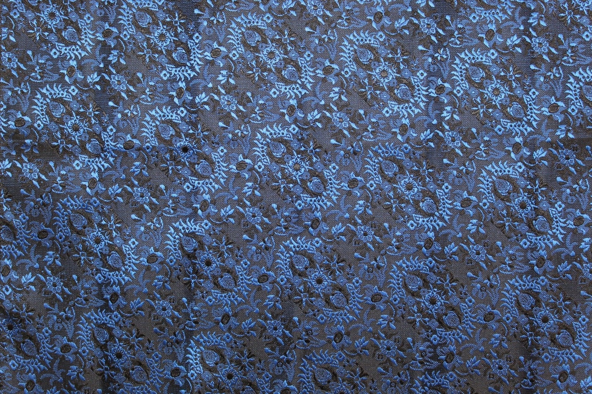 Skinny Design Necktie & Pocket Square by Vittorio Farina (NH - SD - 0002) for Independent Retail Stores by Dubal Brothers