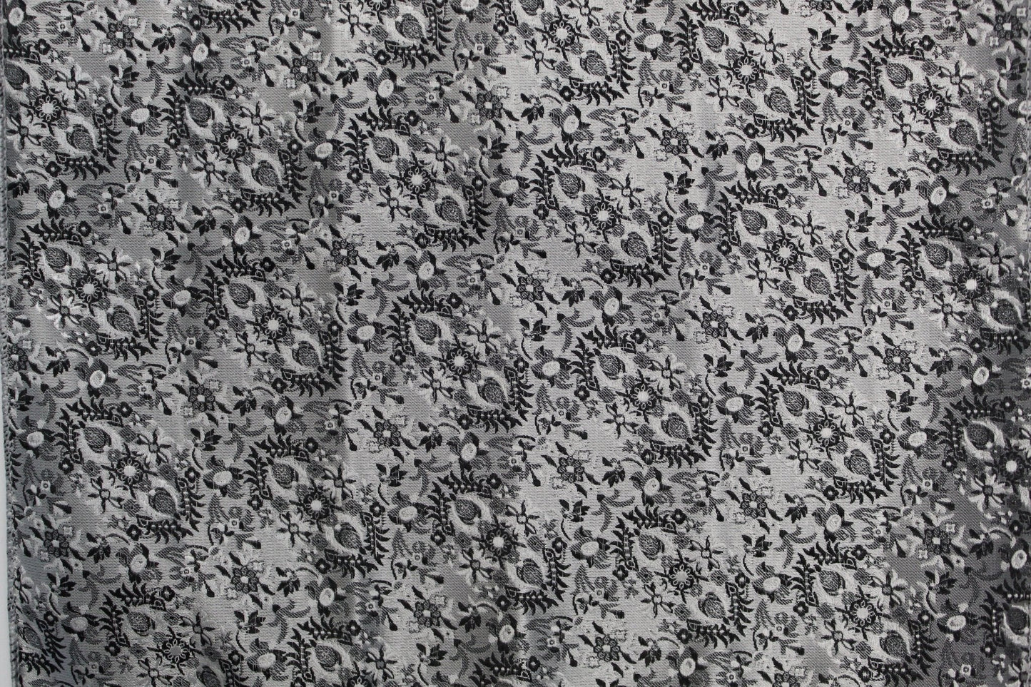 Skinny Design Necktie & Pocket Square by Vittorio Farina (NH - SD - 0003) for Independent Retail Stores by Dubal Brothers