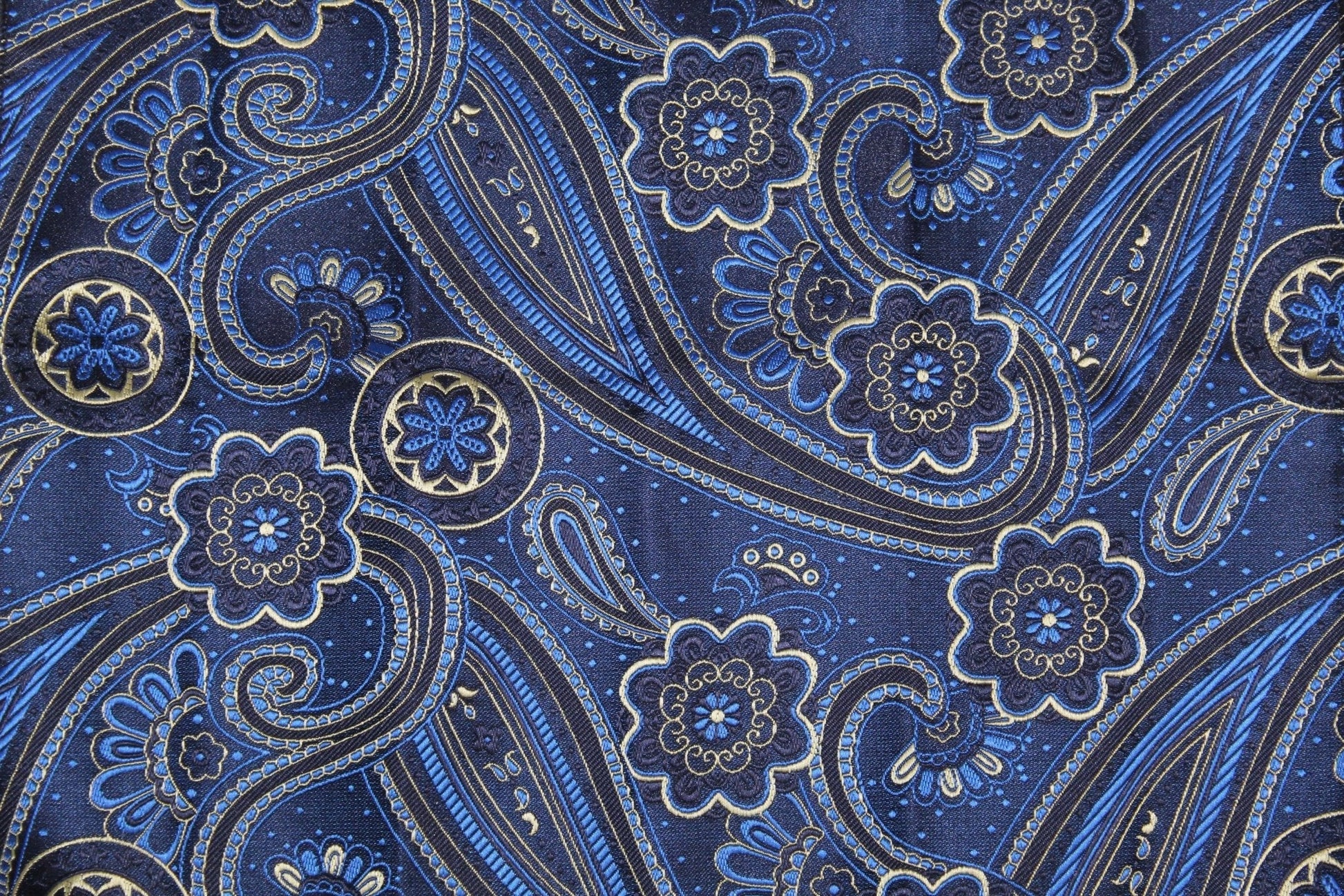 Skinny Design Necktie & Pocket Square by Vittorio Farina (NH - SD - 0025) for Independent Retail Stores by Dubal Brothers